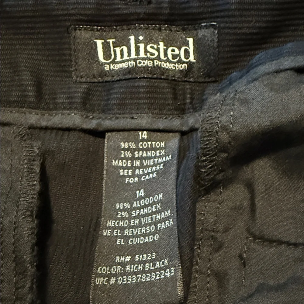 Kenneth Cole Unlisted Rich Black Capri pants - Picture 3 of 4